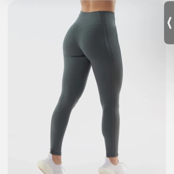 Alphalete Pants - Alphalete pulse leggings